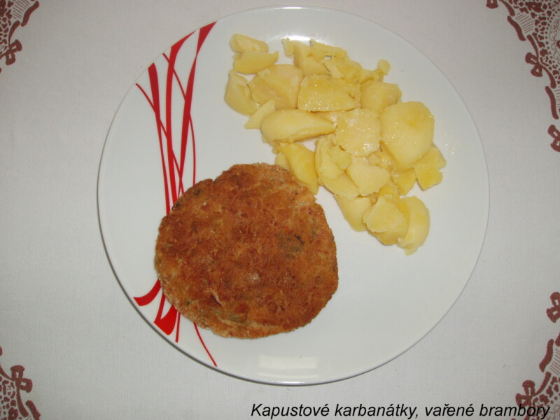 Kapustové karbanátky, vařené brambory